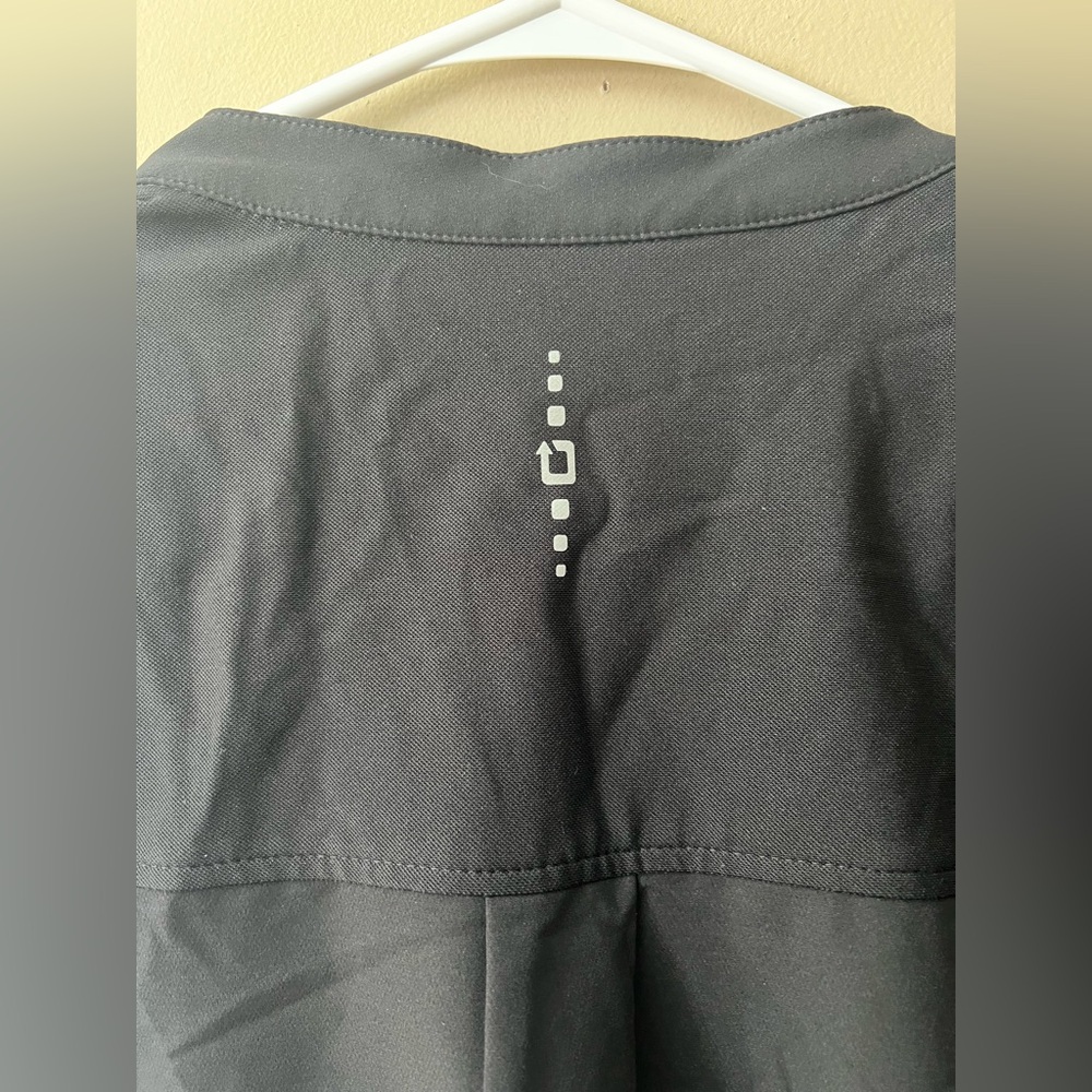 Healing Hands 360 Sandy Scrub top in black with white accents sz L. - Picture 6 of 8